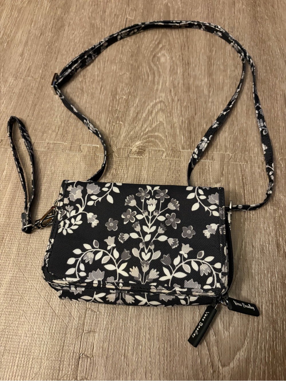 Vera Bradley RFID 3-in-1 Crossbody Wristlet Crossbody in Chandelier Noir NWOT